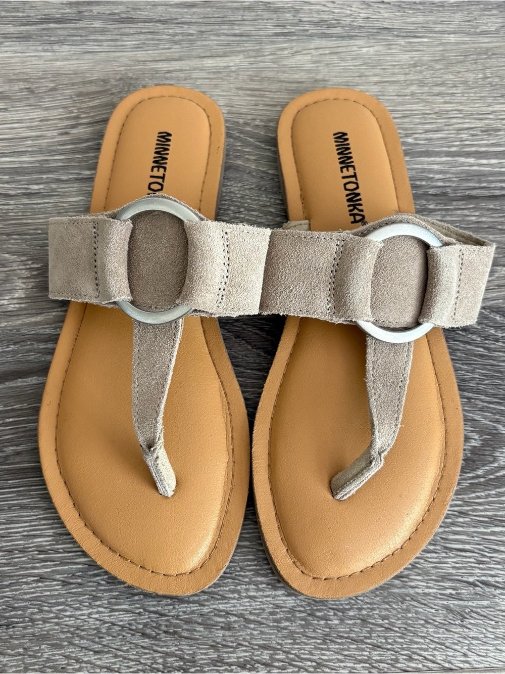 Minnetonka Taupe Suede Ring-Detail Thong Sandals Size 6